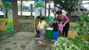 Hưởng ứng “Ngày Nước Thế Giới 22/3 và Ngày Khí tượng Thế Giới 23/3  năm 2019” Trường mầm non Sơn Ca tổ chức cho các bé dọn dẹp vệ sinh, bảo vệ môi trường.